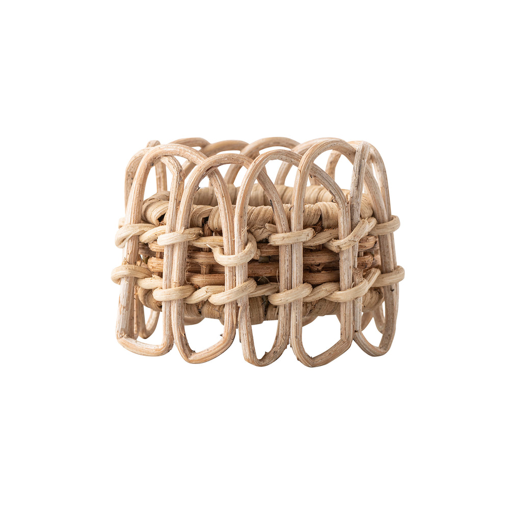 Juliska Provence woven rattan napkin ring. This napkin ring is oval is shape with decorative rattan loops.